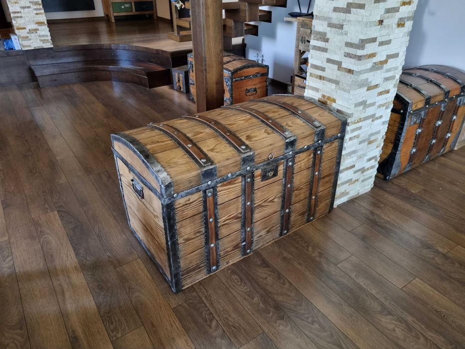 Стар дървен сандък/ракла/скрин