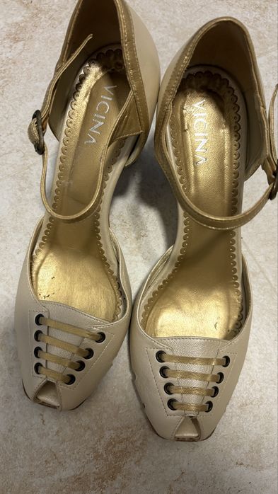 Pantofi Vicina piele bej cu auriu