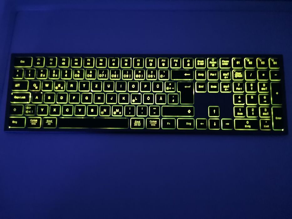 Tastatură Bluetooth.