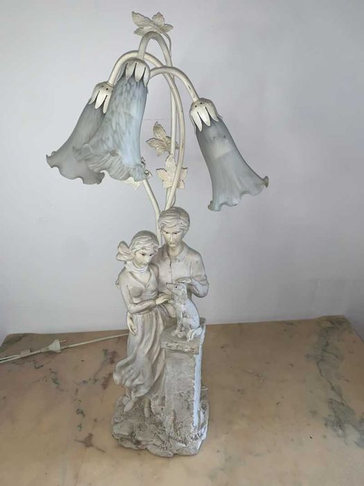 Veioza lampa scena galanta epoca indragostiti