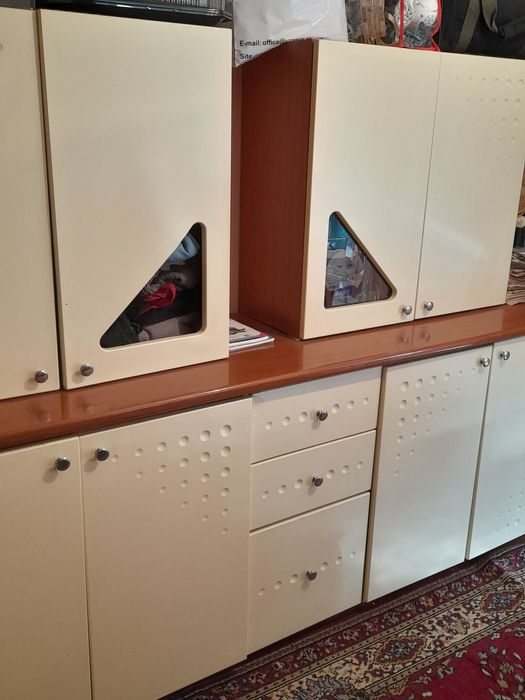 Bucătărie second-hand formată din 3 piese în stare foarte bună