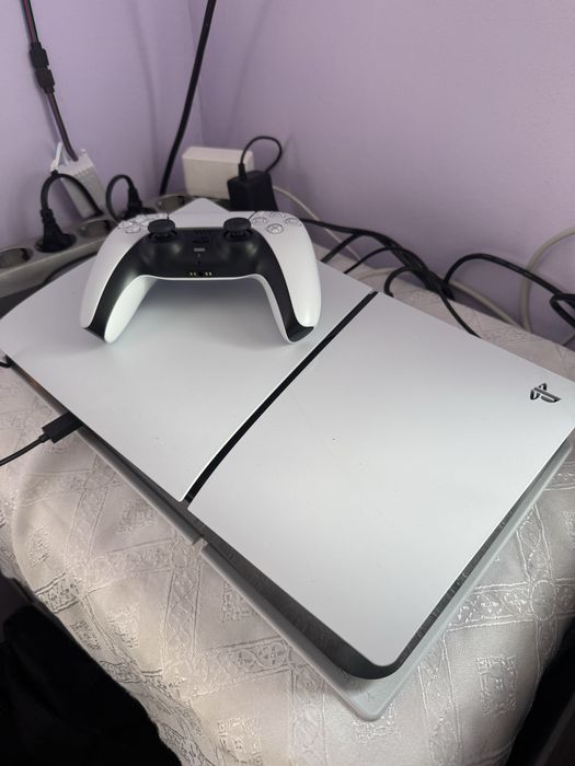 Playstation 5 slim digital 1tb ufc 5+gta 5 online