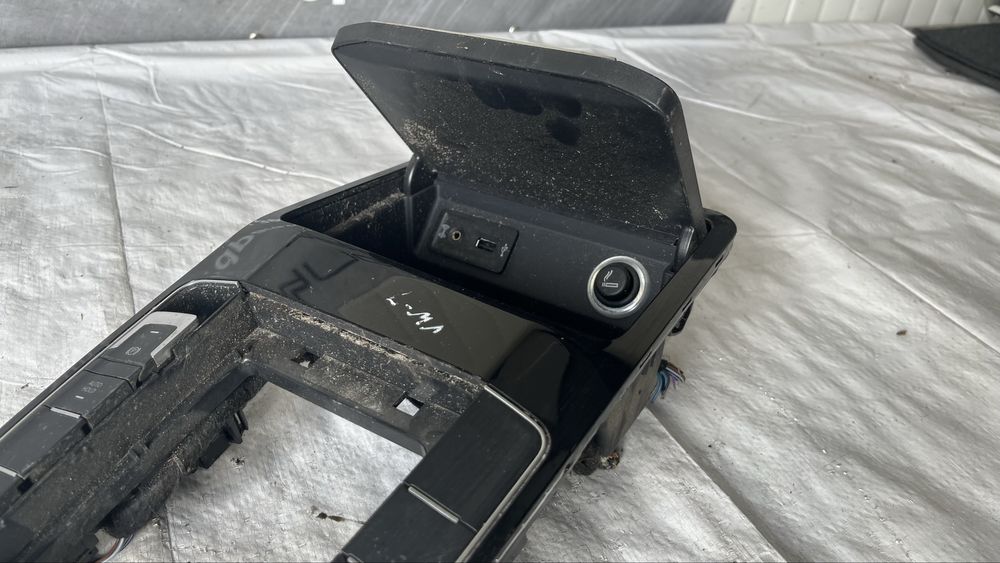 Средна конзола VW Golf 7