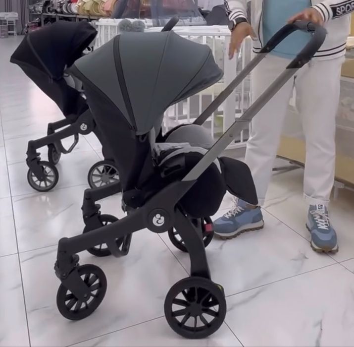 Коляска фирменная  плюс автокресло