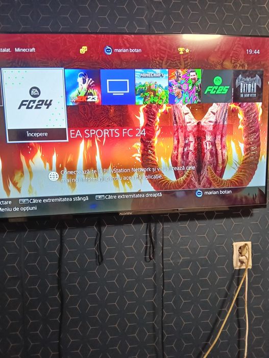 Vând ps4 cu 2 controlere