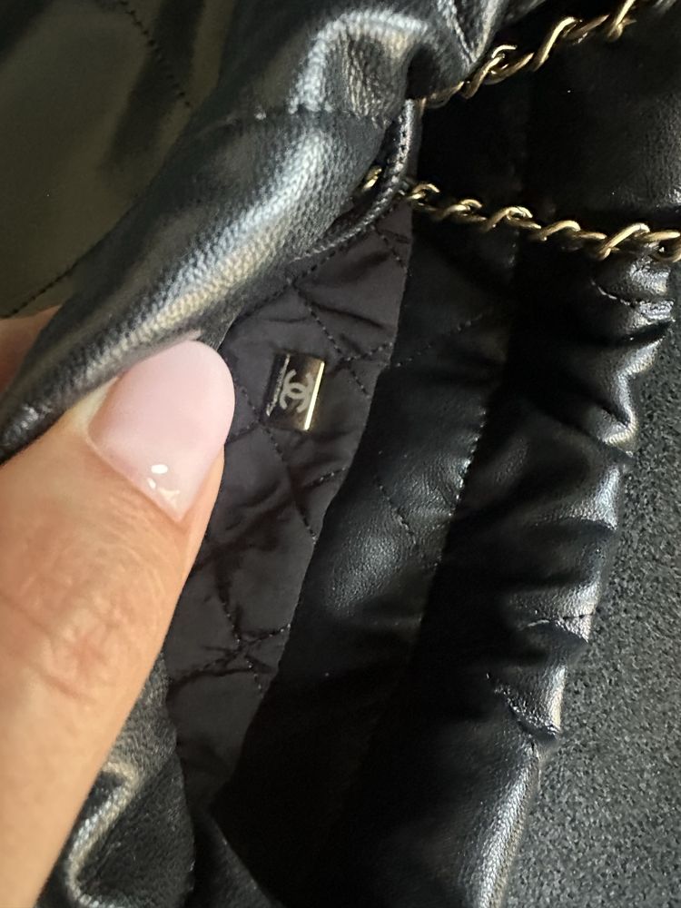 Чанта Chanel 22 Mini