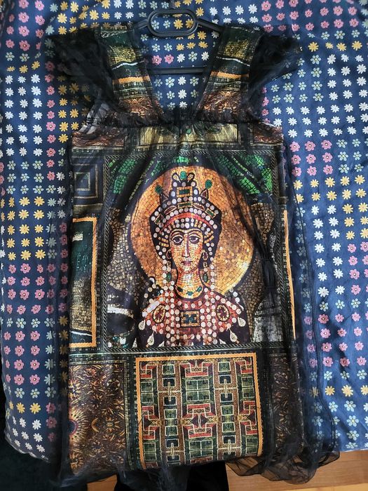 Шарена рокля с тюл