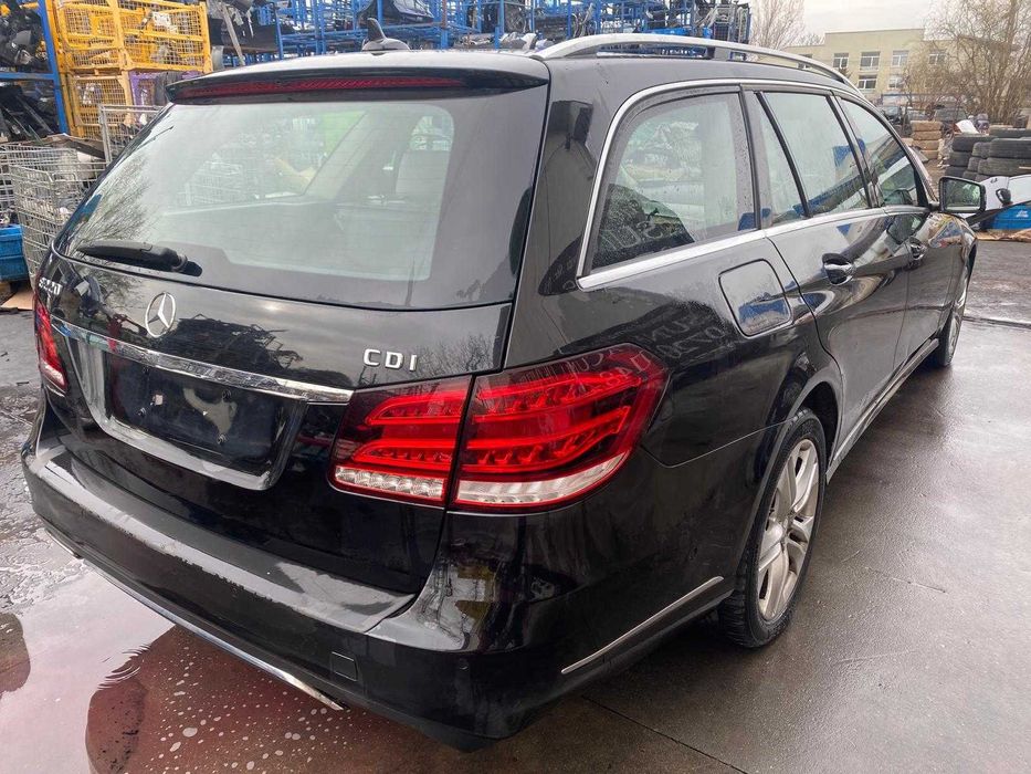 Dezmembrez mercedes e220 w212 facelift/far w212/bara w212/capota/stop/