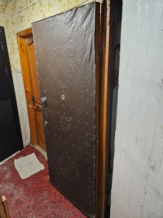 Продам входную дверь