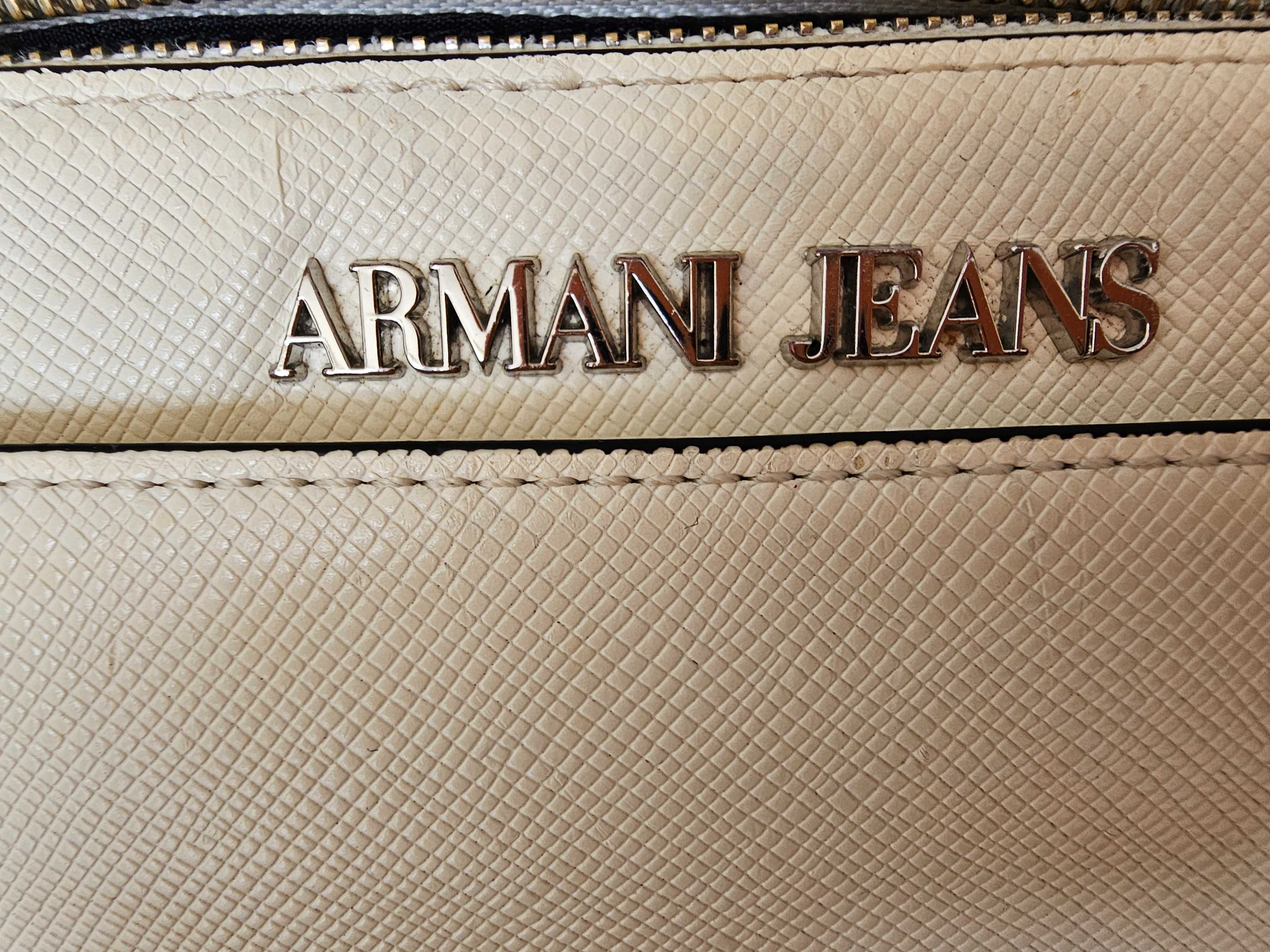 Бяла дамска чанта Armani Jeans. Оригинална.
