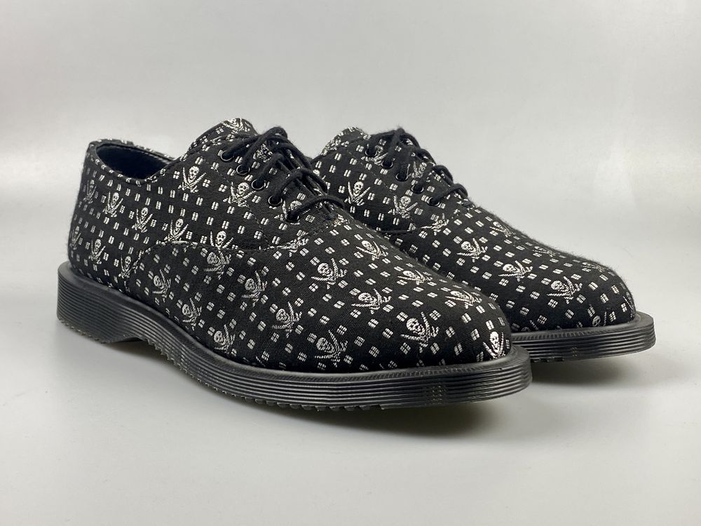 Pantofi Dr. Martens Briar Black & Silver Skull Nr. 38 NOI