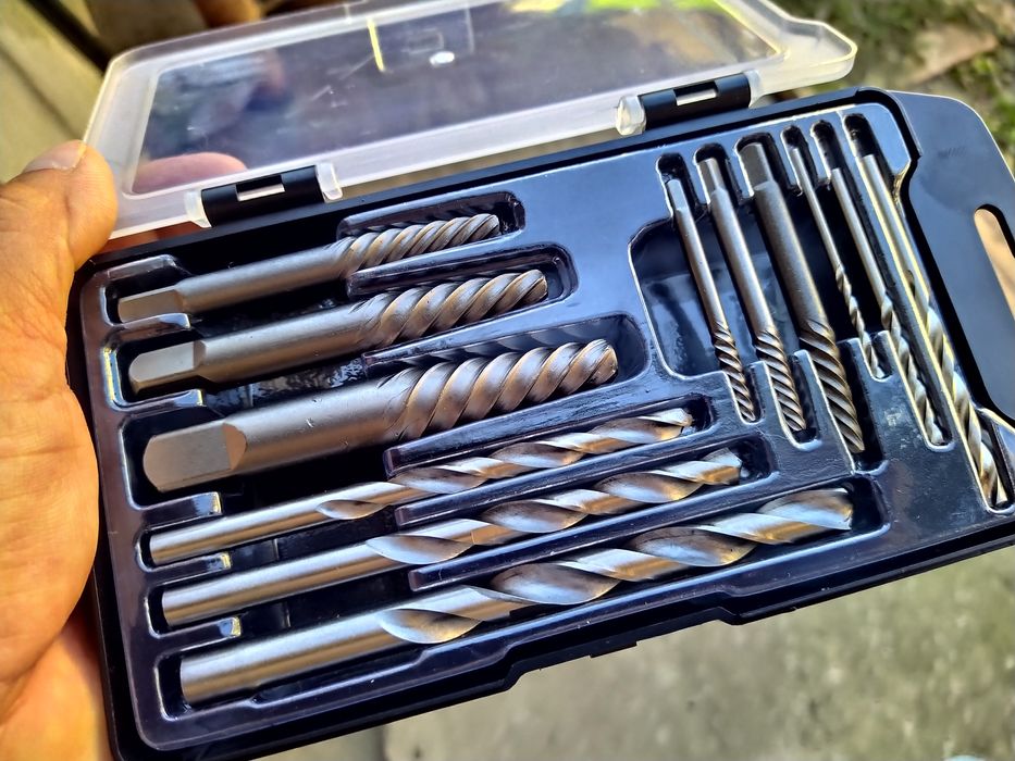 Trusa 12 extractoare suruburi rupte 12 piese burghie metal