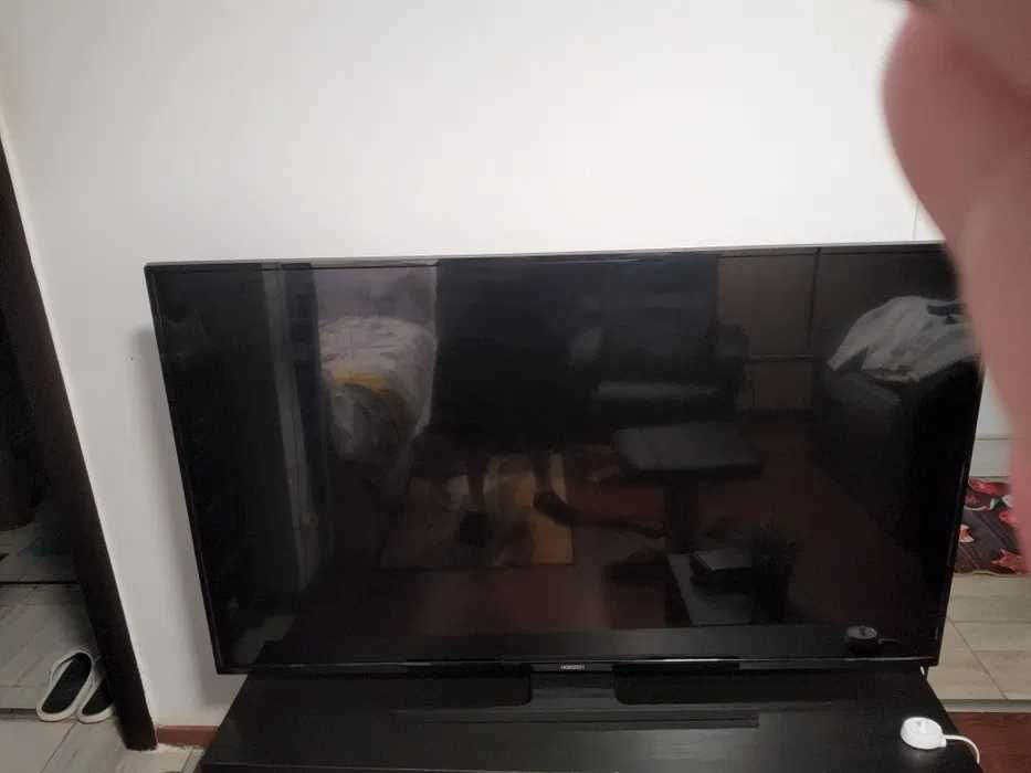 Televizor Horizon LED 107 cm Full HD - Garantie + suport perete