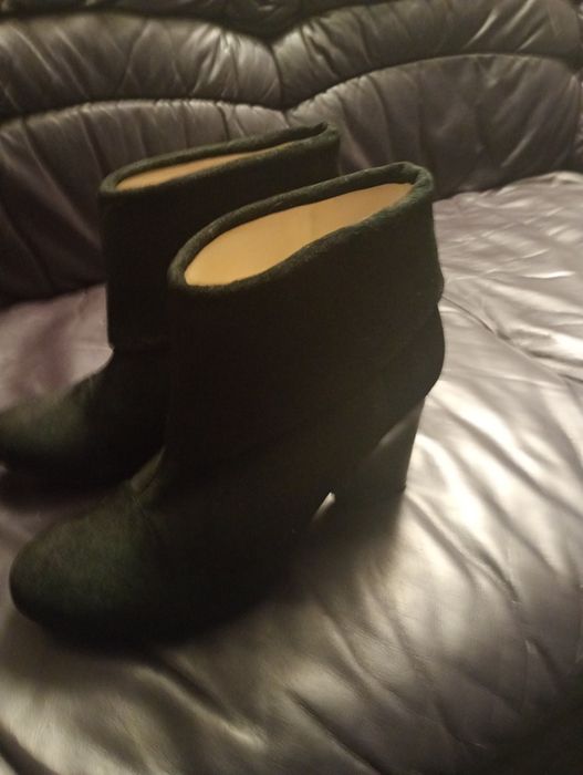 Ghete dama piele naturala întoarsă mărimea 39, culoare negru