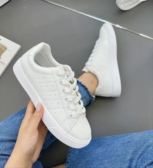 Повседневные кроссовки