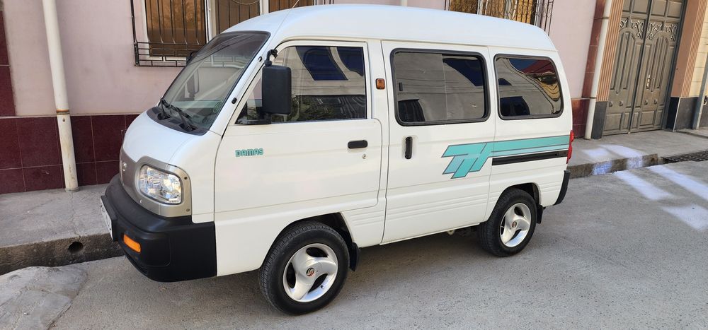 Damas moshina sotiladi