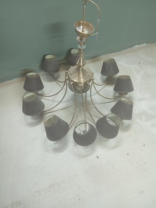 Продам люстры б/уно в хорошем состоянии не большой торг район юго
