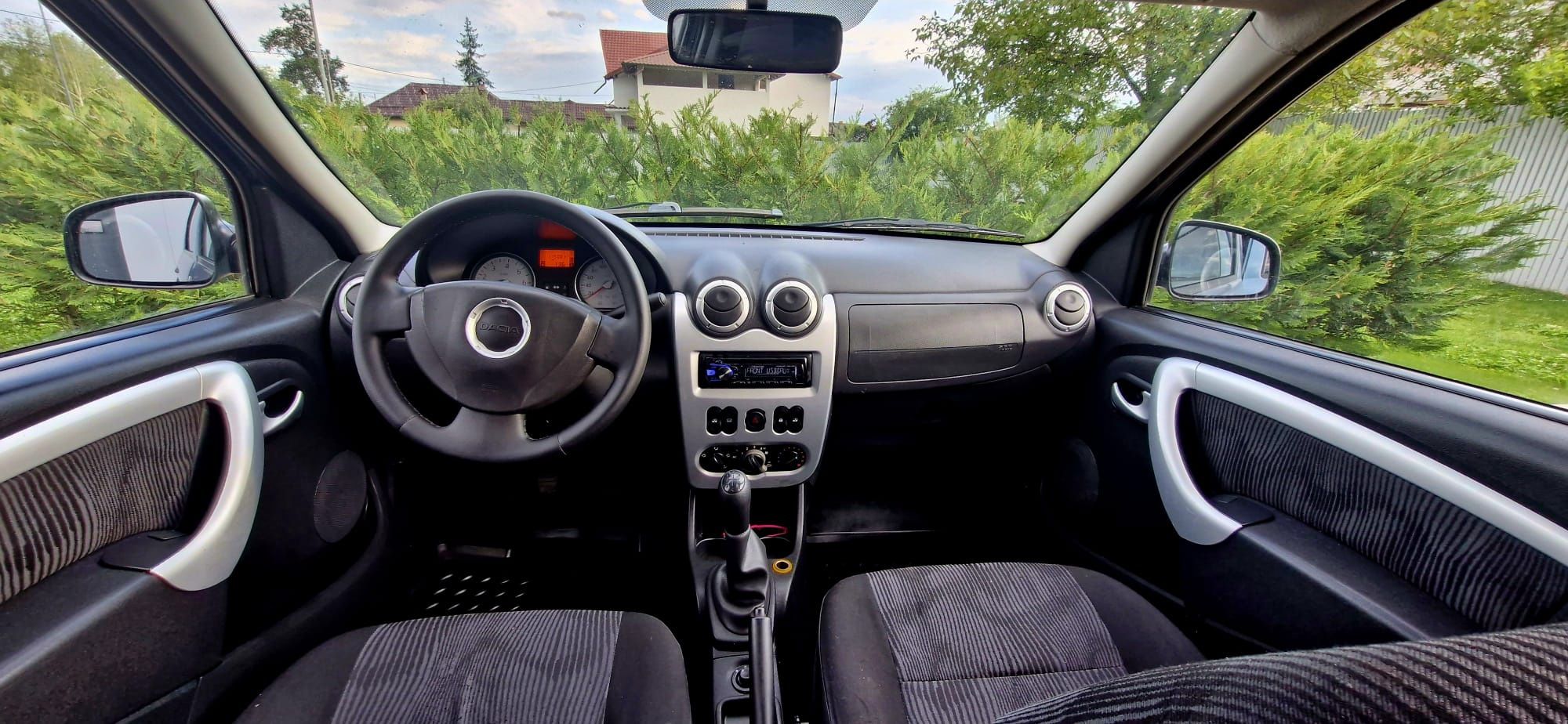 Vând Dacia Logan proprietar full A.C