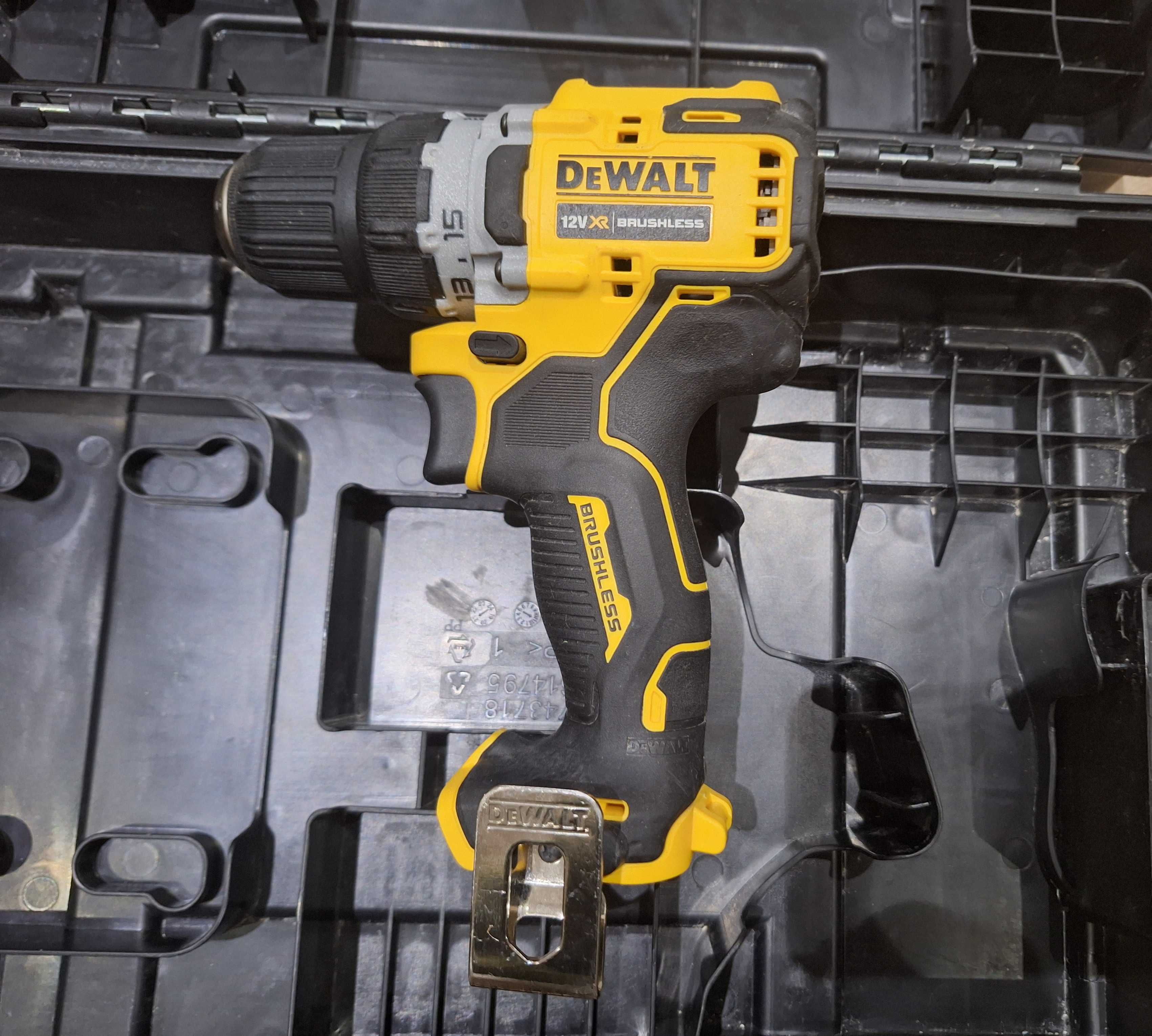 Акумулаторен винтовете DeWalt  DCD 701