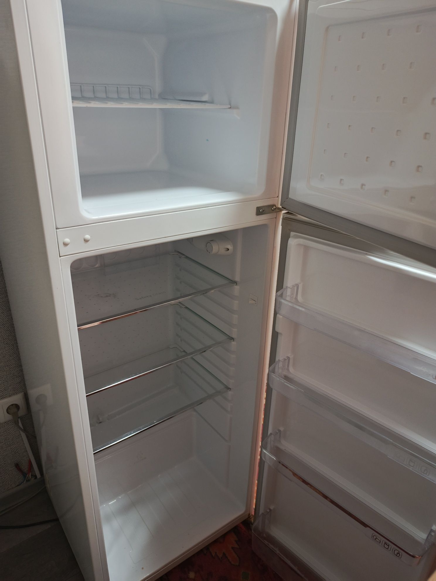 Продаю. 2 холодильника.