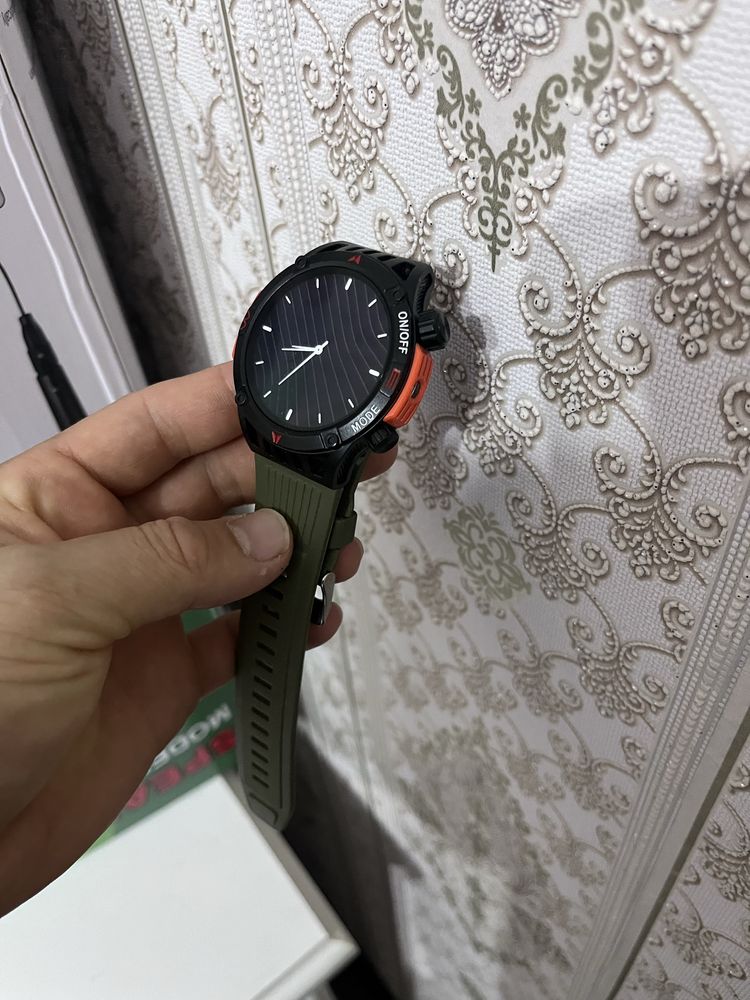 продается ,почти новый  смарт часы все функций есть для спорта.
