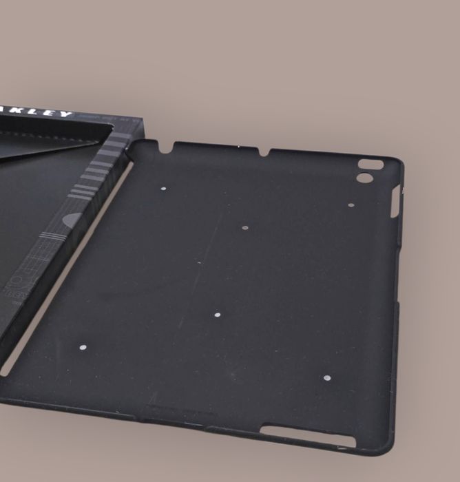 Кейс OAKLEY за iPad 2nd+3rd+4th generation 16,32,64,128 GB