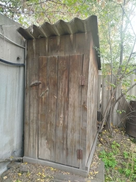 Продам уличный туалет. Самовывоз. Центр.