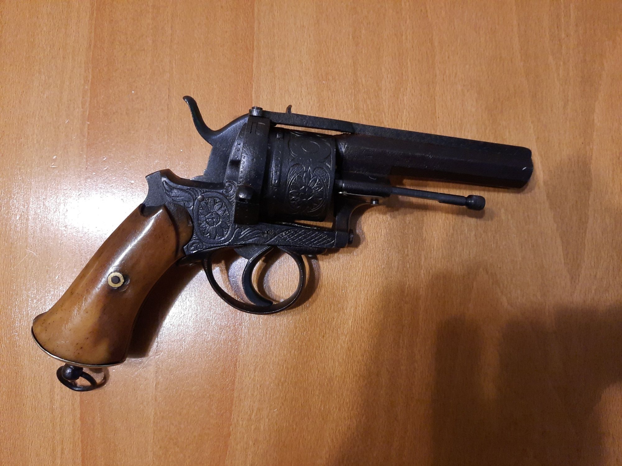 Револвер Лефуше 1858г. белгийски оригинал пистолет