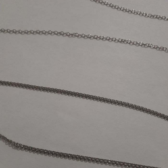 Продаю два серебряных цепочек маленькая 7000 тг большая 15 000 тг