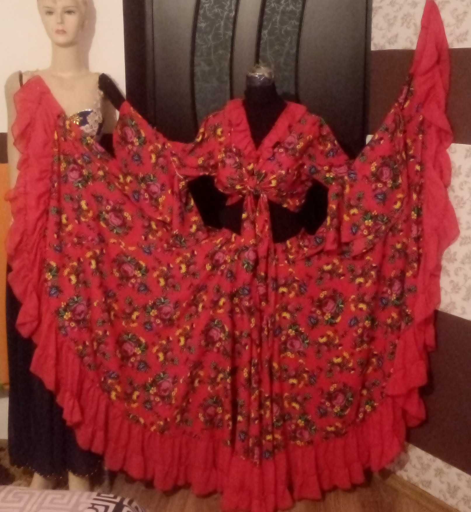 Costum de damă pentru dans tiganesc, pentru scenă și spectacole.