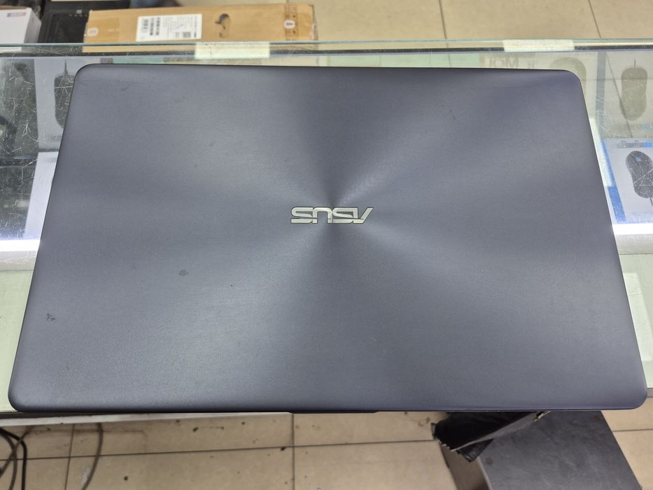 Asus X705U core i3 6006U DDR 8Gb HDD 1tb 17.3"