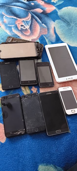 Vând lot telefoane defecte sparte nefuncționale