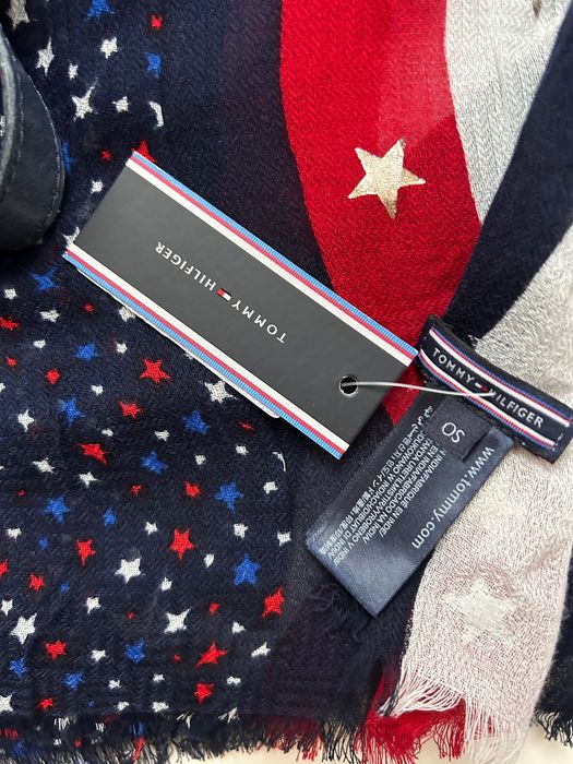 Tommy Hilfiger нов кокетен звезден шал
