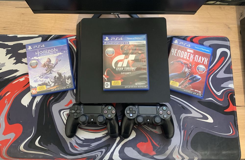 (СРОЧНО!) Playstation 4 Slim 1 Tb + 4 игры