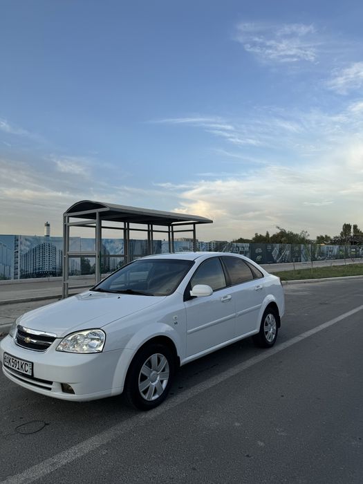 Lacetti 2010 sotiladi