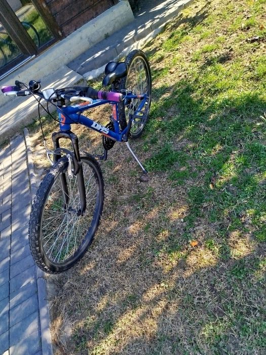 Vand bicicleta DHS pe 26 inch in stare impecabila, culoare albastru.