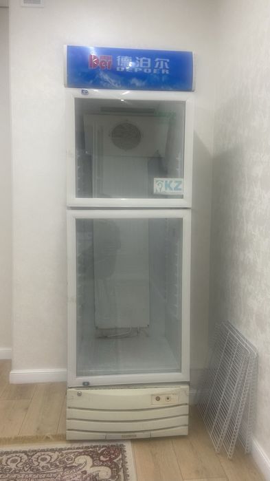 Продам стеклянный холодильник