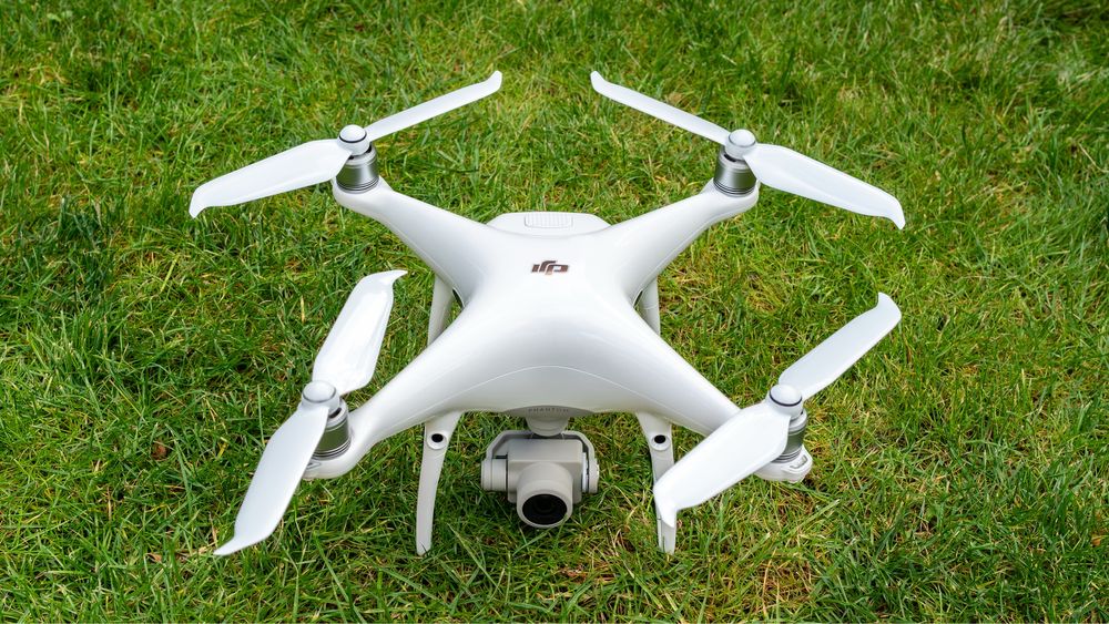 Дрон DJI Phantom 4