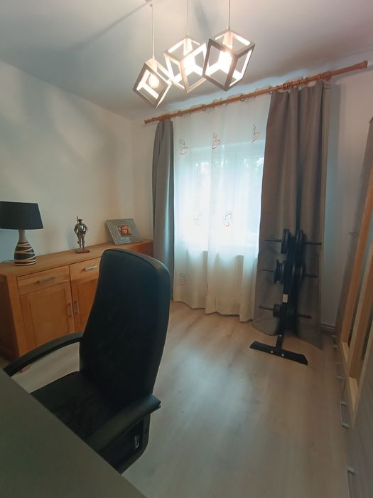 Vând apartament decomandat cu 3 camere, micro 16
