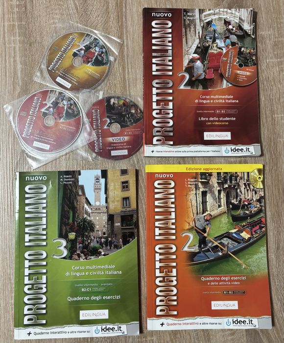 Учебник „Progetto italiano 2” с дискове и тетрадки.