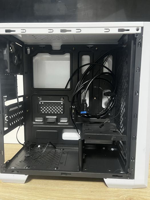 Кутия за компютър размер M-atx