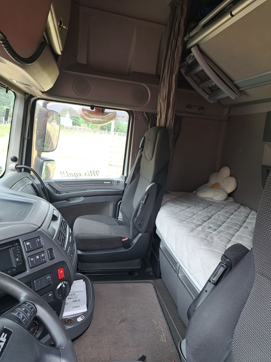 Ansamblul Daf xf 460 plus remorca  schmitz  vario