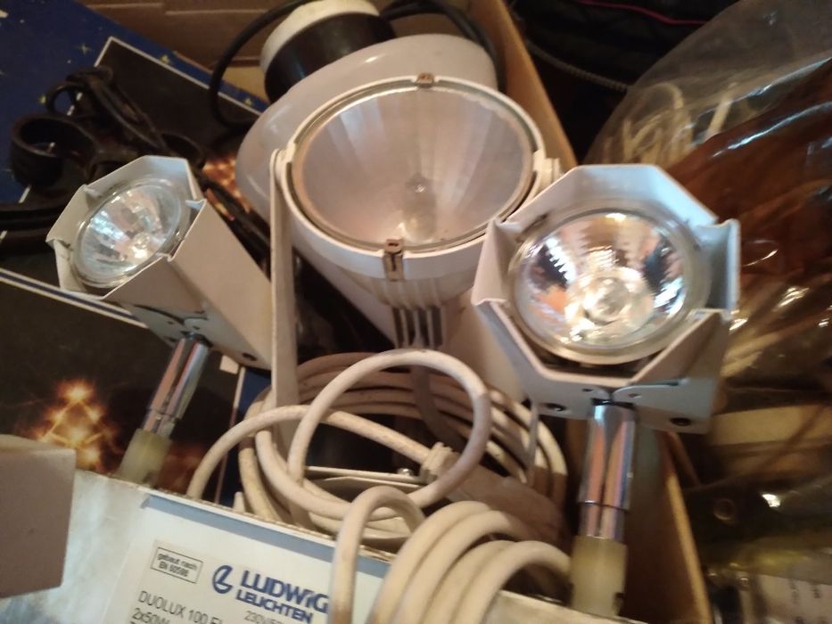 Lampa cu leduri si suport prindere.