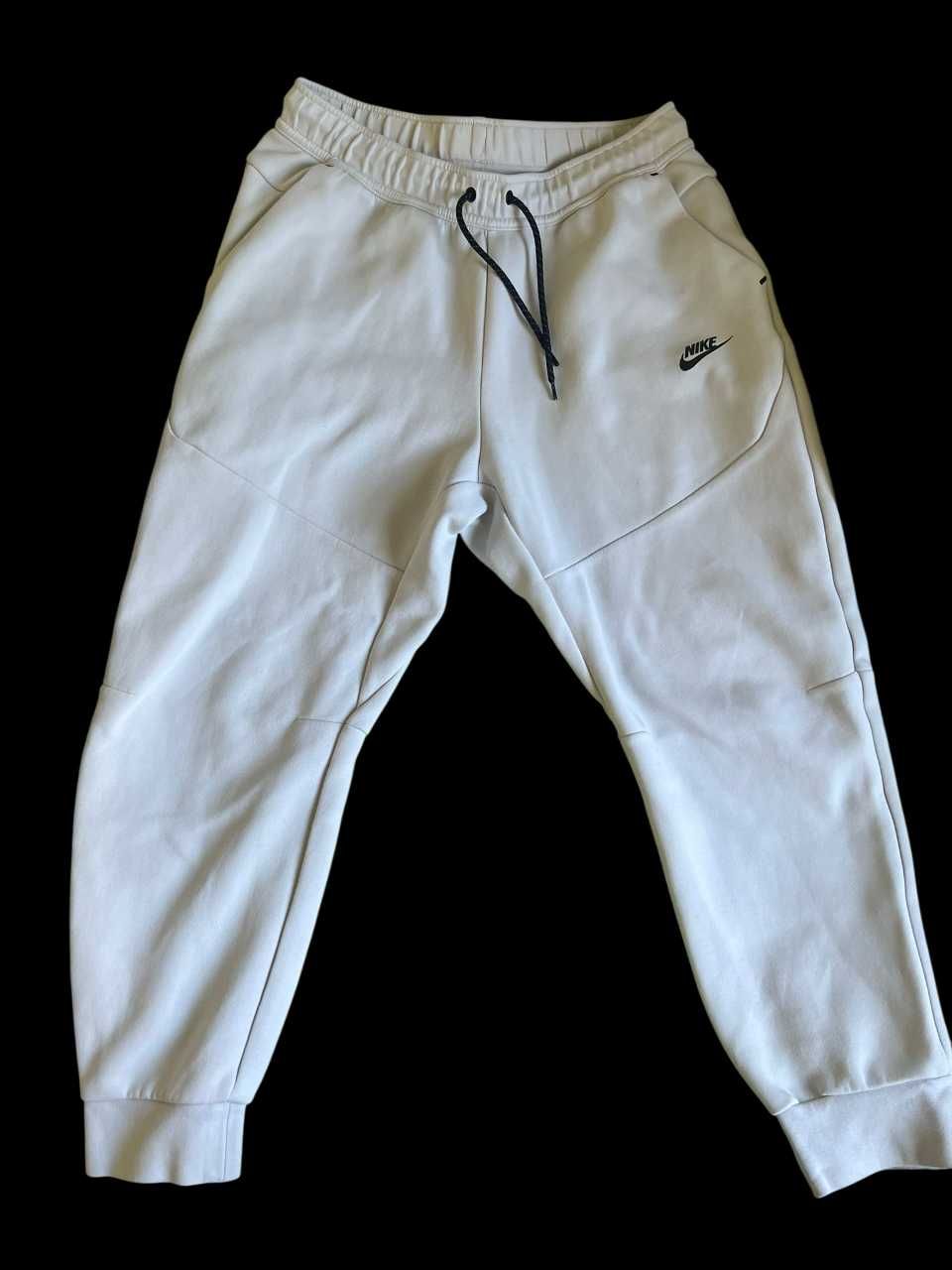 Pantaloni Nike Tech Fleece Albi