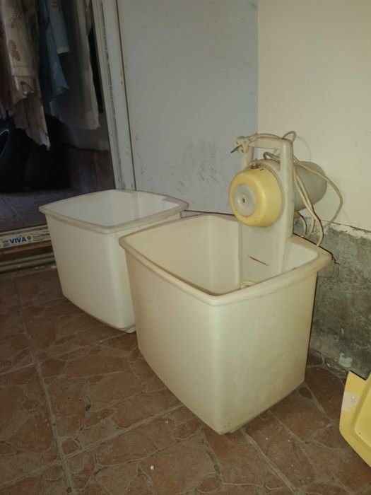 Малка пералня .пълен комплект .подходяща  за къмпинг