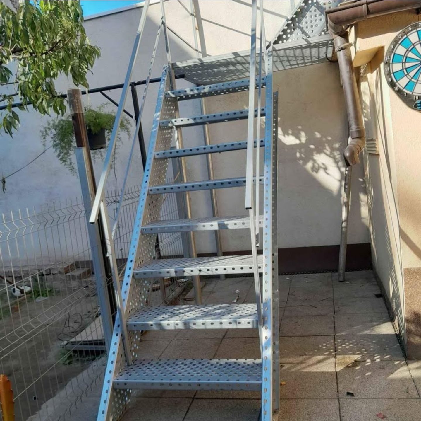 Confectionam scarii metalice zincate exterioare și pentru incendii , p