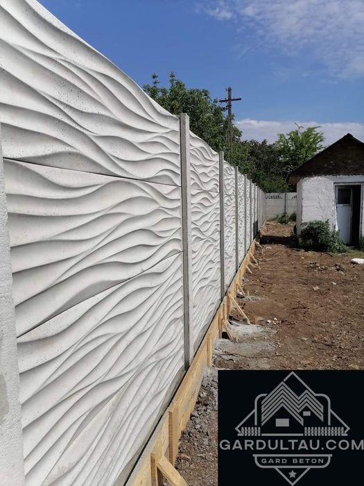Garduri din beton comprimat de la gardultau.com stalpi placi de gard