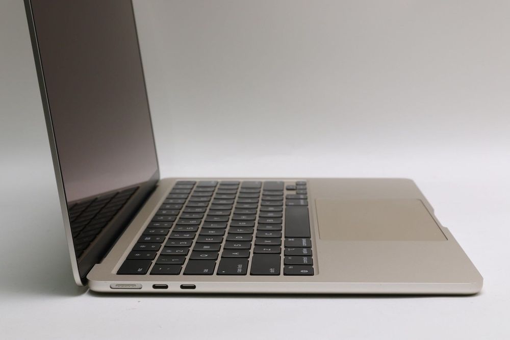 MacBook Air m3 8gb 256 ssd stare impecabila ca nou