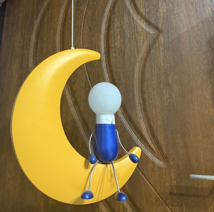 Продавам детска лампа Филипс