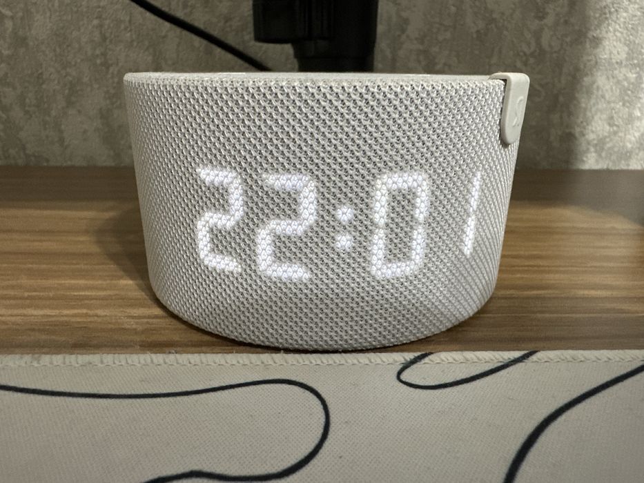 Продается колонка алиса с экраном